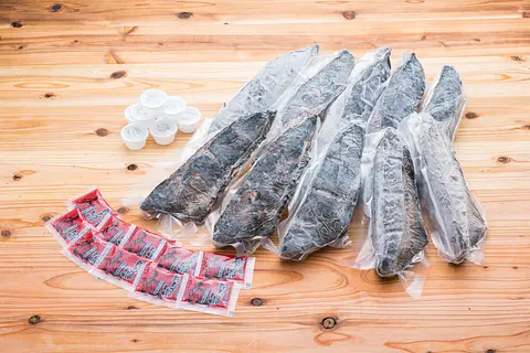 《ｽﾁﾛｰﾙ配送》完全ワラ焼き鰹タタキ(南方)　B1　2.5上　業務用 ※タレと塩はついていません